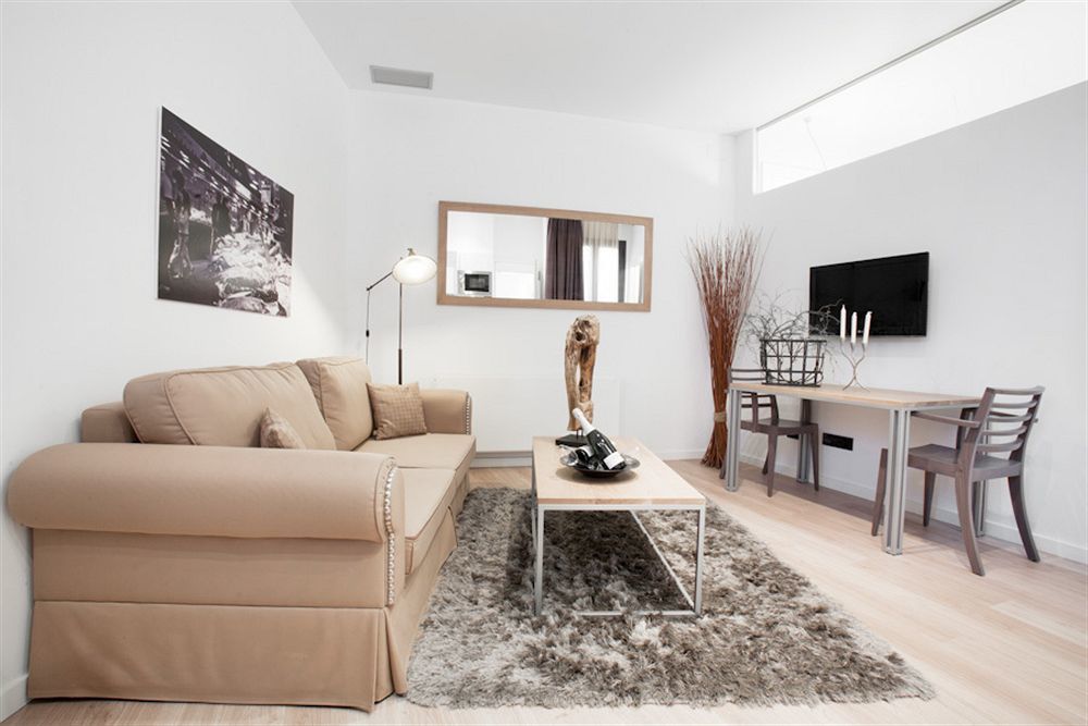 Inspired By Enjoyapartments Барселона Екстериор снимка